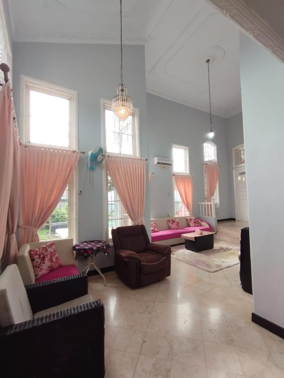 Vila Princess,Sentul 4Bedroom Dan Tenda Camping,Private Pool, Tenis Meja, Mini Billiard, Karaoke, Ayunan,Bbq, 08Satu3 80Satu6 4Satu5Satu Bogor Exterior photo
